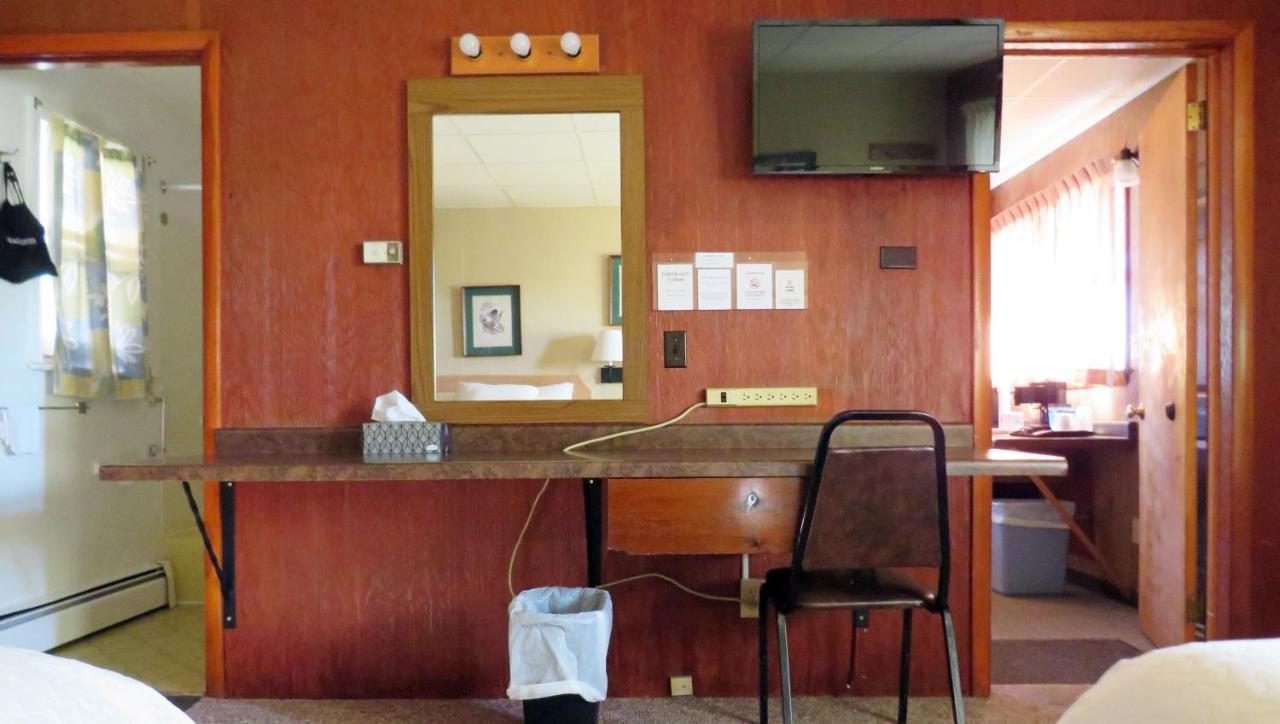 Indianhead Ironwood Hotel Exterior photo